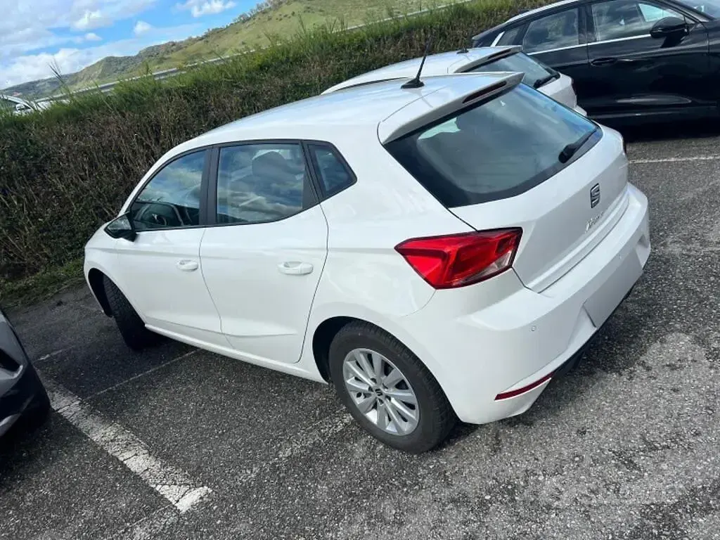 Usata Seat Ibiza Style 90 CV (66 kW) 2022 Bianco Utilitaria