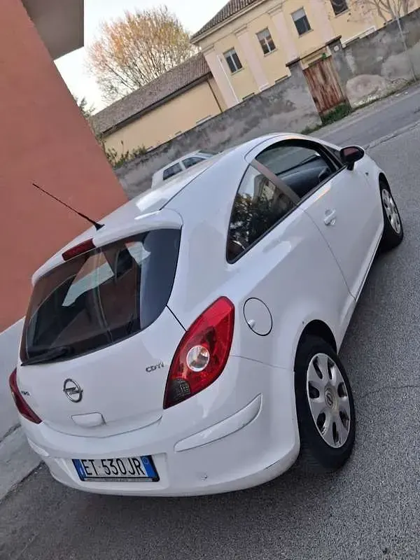 Usata Opel Corsa 75 CV (55 kW) 2014 Utilitaria