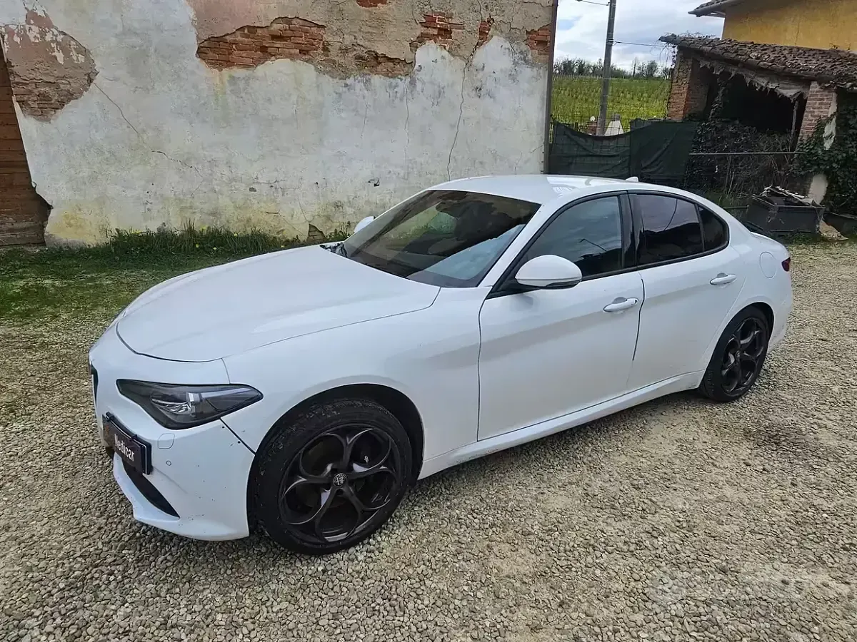 Usata Alfa Romeo Giulia 210 CV (154 kW) 2021 Bianco Berlina