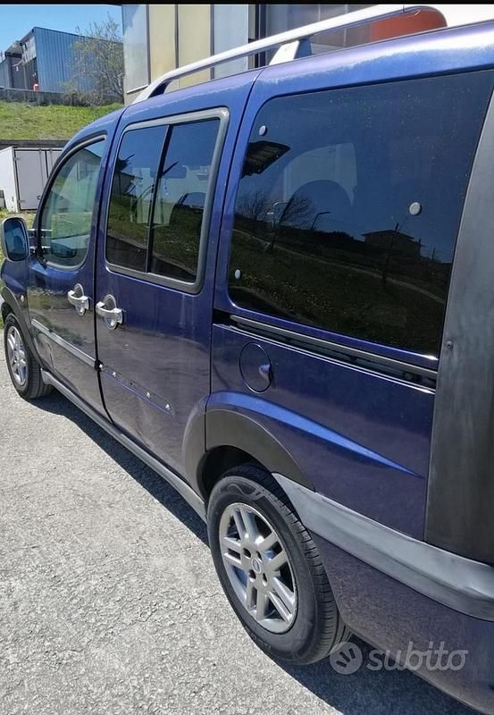 Usata Fiat Doblò 101 CV (74 kW) 2002 Blu Monovolume