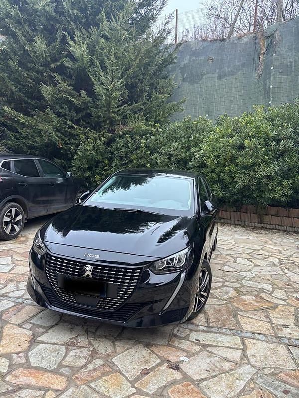 Usata Peugeot 208 Allure 101 CV (74 kW) 2023 Nero Utilitaria