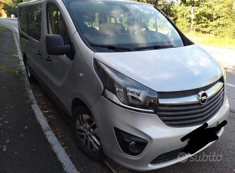 Usata Opel Vivaro 2017 Grigio Monovolume