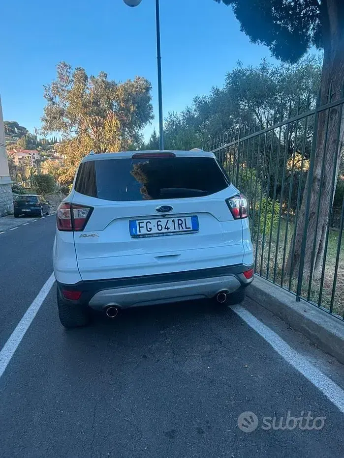 Usata Ford Kuga 120 CV (88 kW) 2017 Bianco SUV