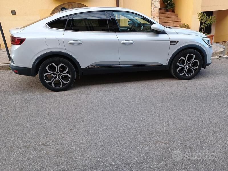 Usata Renault Arkana 145 CV (106 kW) 2022 Bianco SUV