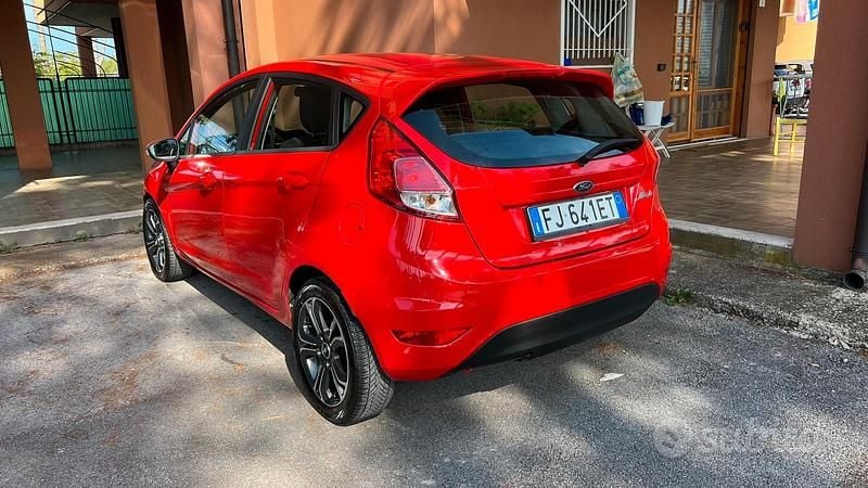 Usata Ford Fiesta 75 CV (55 kW) 2017 Rosso Berlina