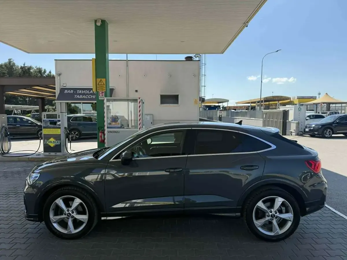 Usata Audi Q3 Sportback S-Line 150 CV (110 kW) 2021 Grigio SUV
