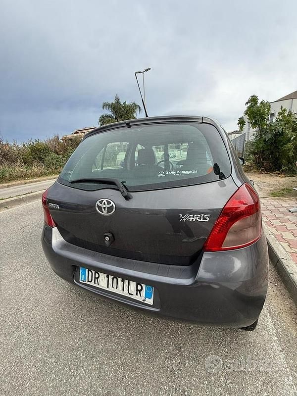 Usata Toyota Yaris 2008 Grigio Utilitaria