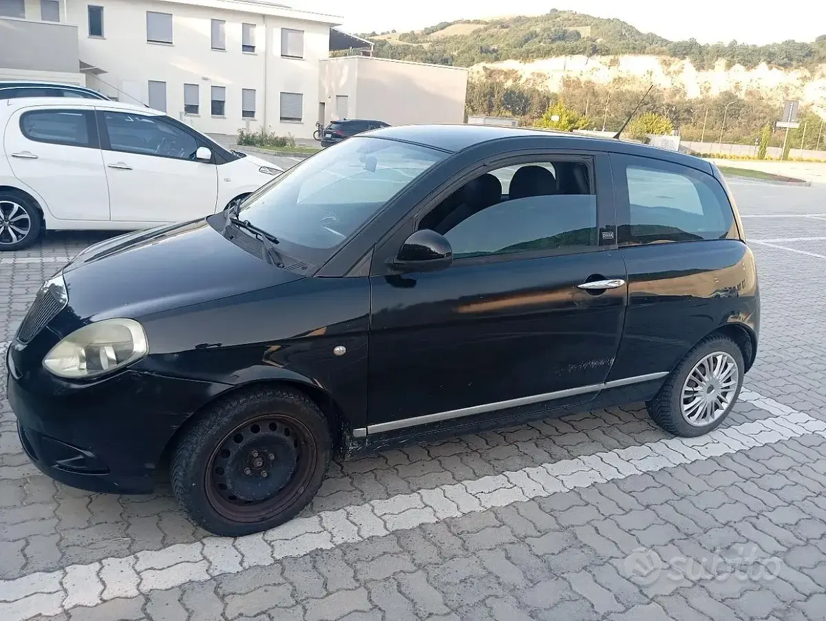 Usata Lancia Ypsilon Platinum 75 CV (55 kW) 2011 Nero Utilitaria
