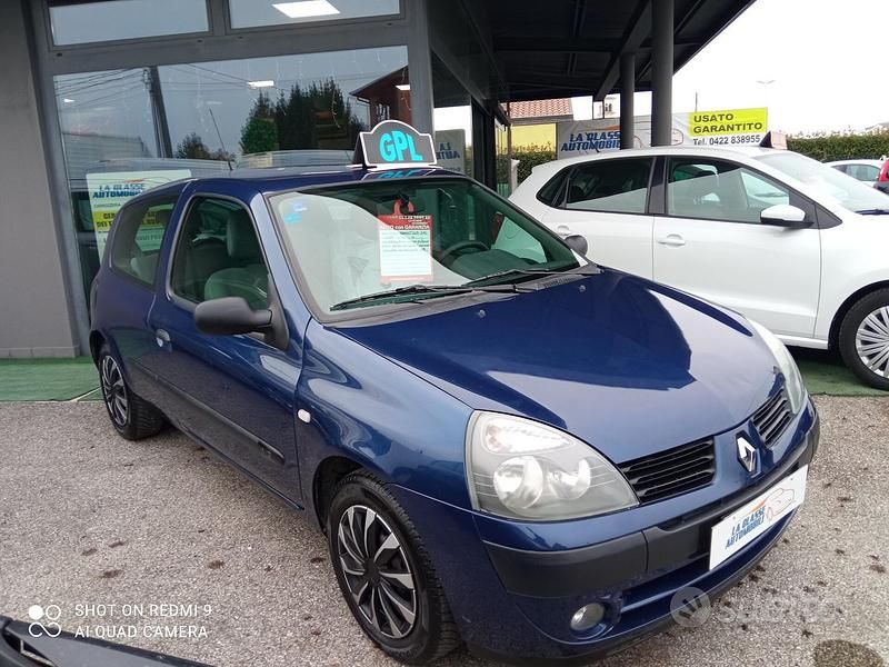 Usata Renault Clio II Dynamique 58 CV (42 kW) 2006 Blu Berlina
