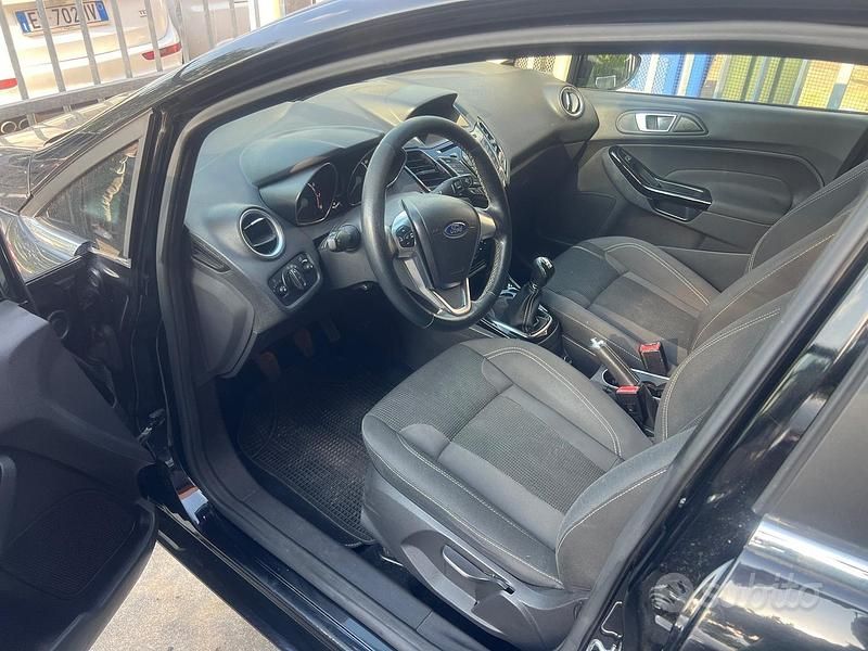 Gebraucht Ford Fiesta Titanium 82 PS (60 kW) 2017 Schwarz Kleinwagen