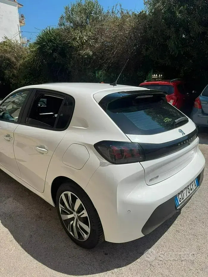 Usata Peugeot 208 75 CV (55 kW) 2021 Bianco Utilitaria
