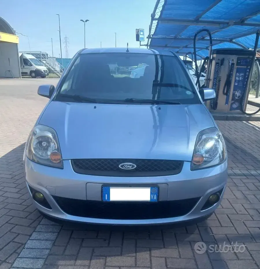 Usata Ford Fiesta 75 CV (55 kW) 2007 Bluazzurro Utilitaria
