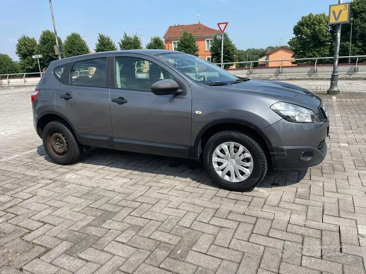 Usata Nissan Qashqai 110 CV (80 kW) 2013 Grigio SUV