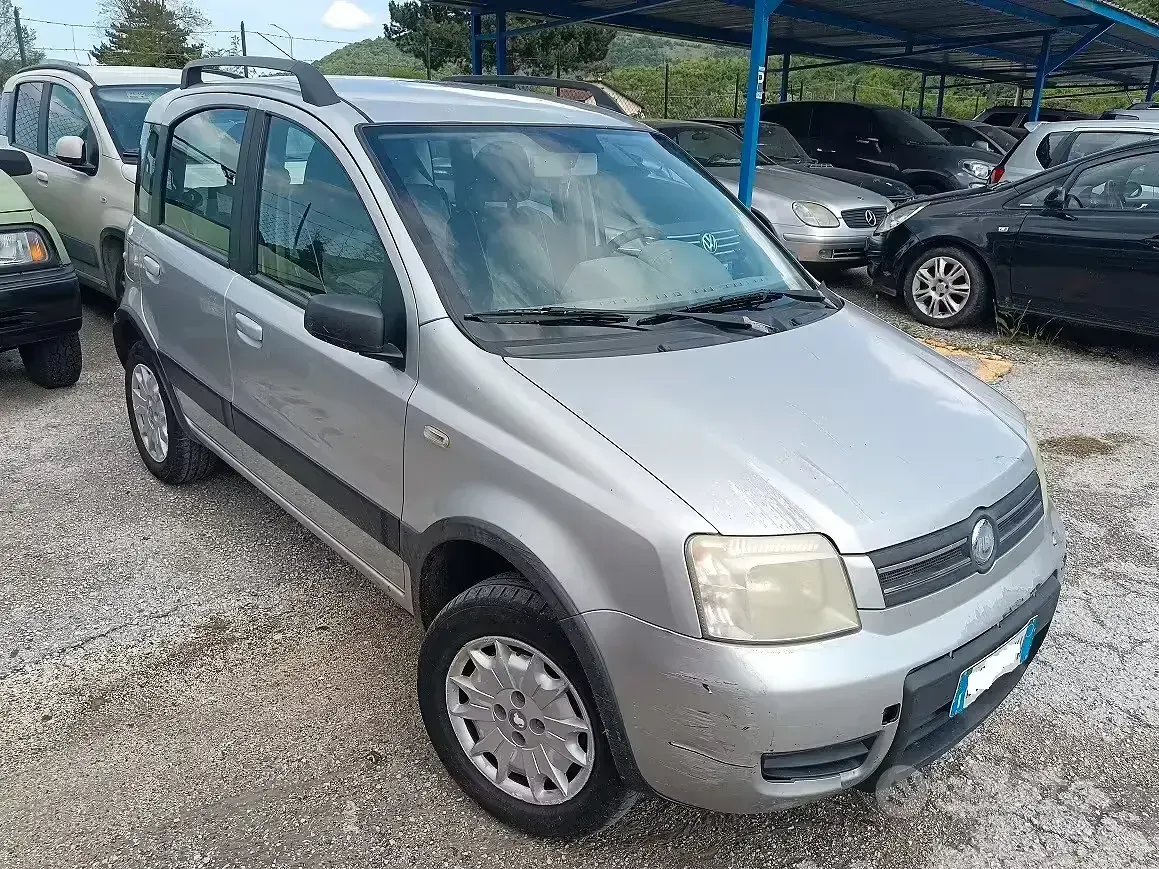 Usado Fiat Panda 4x4 Climbing 60 CV (44 kW) 2006 Gris Utilitario