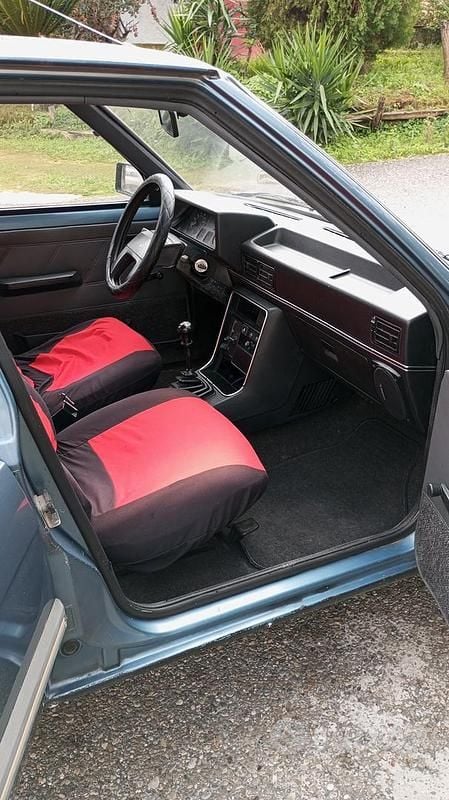 Usata Renault R9 54 CV (39 kW) 1987 Grigio Berlina