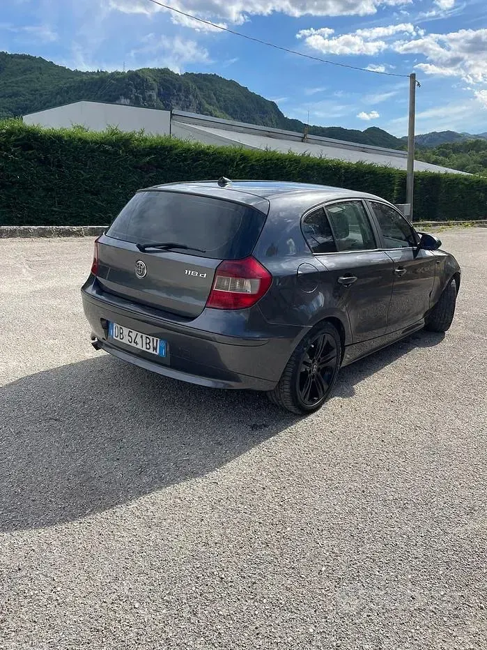 Usata BMW 118 122 CV (89 kW) 2006 Grigio Utilitaria