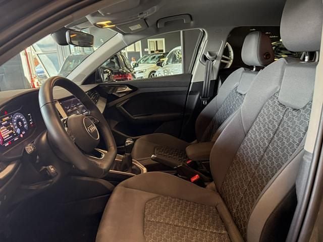 Usata Audi A1 Ambiente 116 CV (85 kW) 2024 Grigio tetto nero Berlina