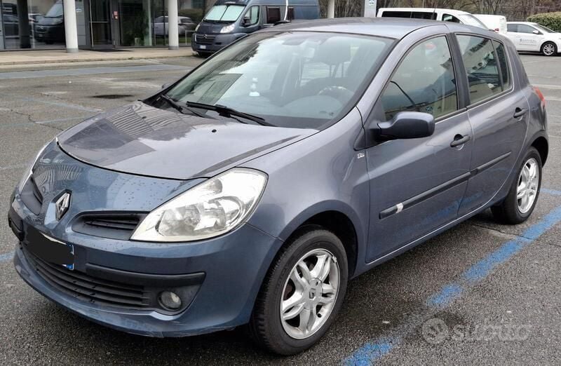 Usata Renault Clio II 58 CV (42 kW) 2005 Grigio Utilitaria