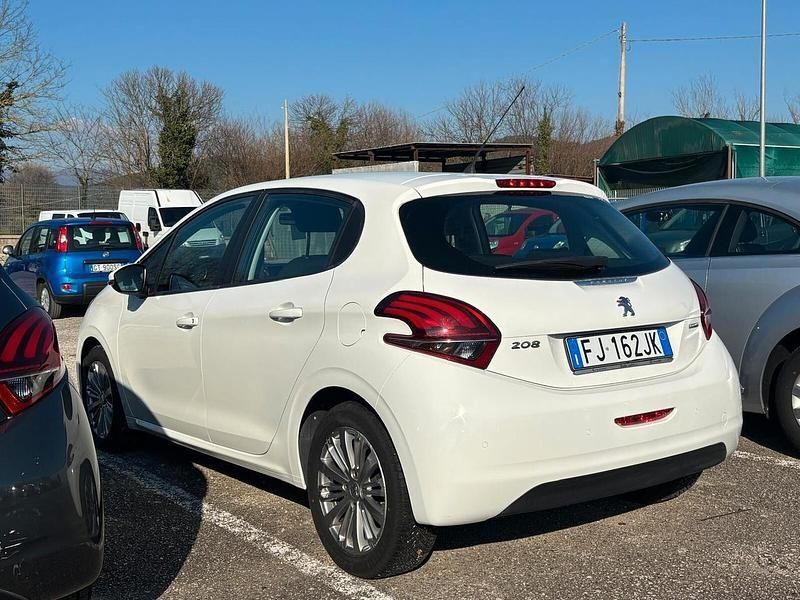 Usata Peugeot 208 Allure 81 CV (59 kW) 2017 Bianco Utilitaria