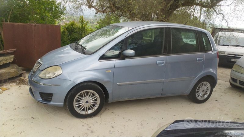 Usata Lancia Musa 90 CV (66 kW) 2008 Blu Monovolume