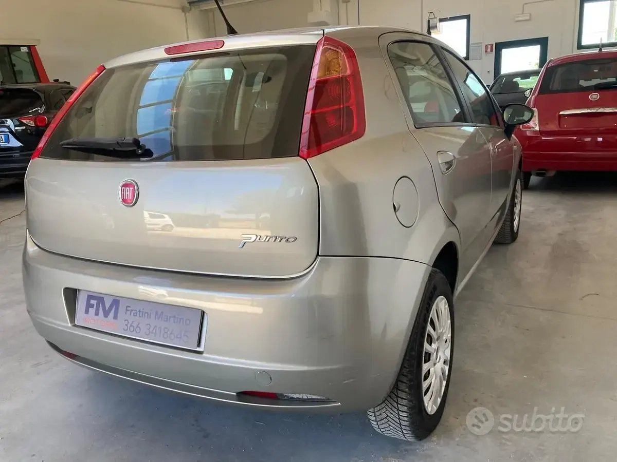 Usata Fiat Grande Punto Dynamic 69 CV (50 kW) 2009 Grigio Utilitaria