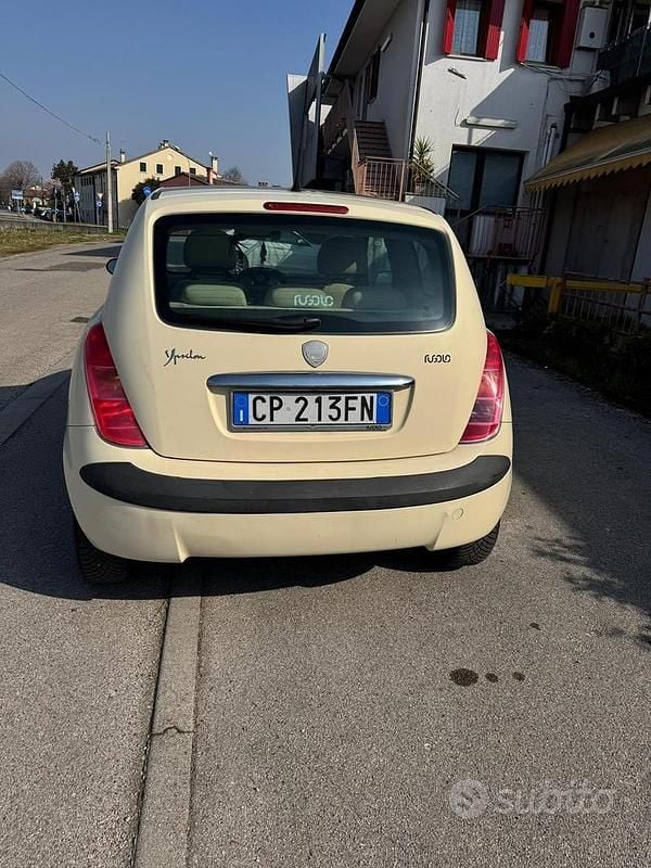 Usata Lancia Ypsilon 80 CV (58 kW) 2003 Bianco Utilitaria