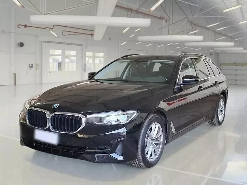 Nero Usata 2022 BMW 518 Station wagon | 33.750 € (Buon prezzo) - Immagine 1/4