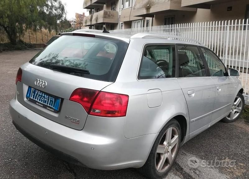 Usado Audi A4 150 CV (110 kW) 2006 Gris Familiar