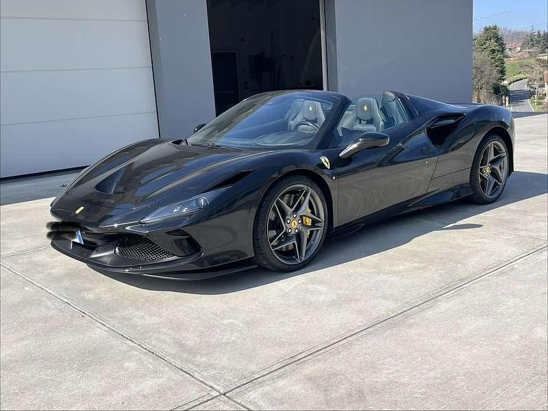 Usata Ferrari F8 721 CV (530 kW) 2023 Cabrio
