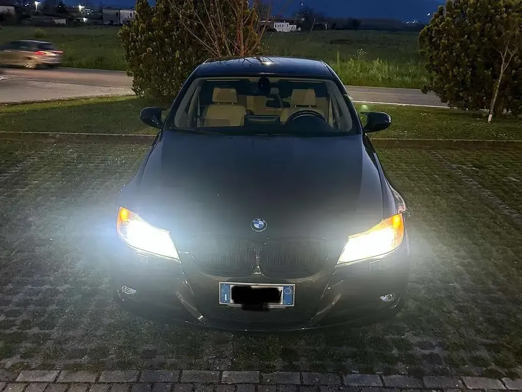 Usata BMW 320 Efficient Dynamics 177 CV (130 kW) 2008 Nero Berlina