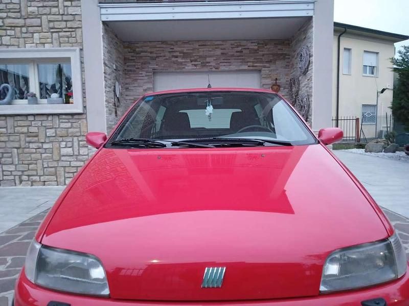 Usata Fiat Punto 133 CV (97 kW) 1994 Rosso Berlina