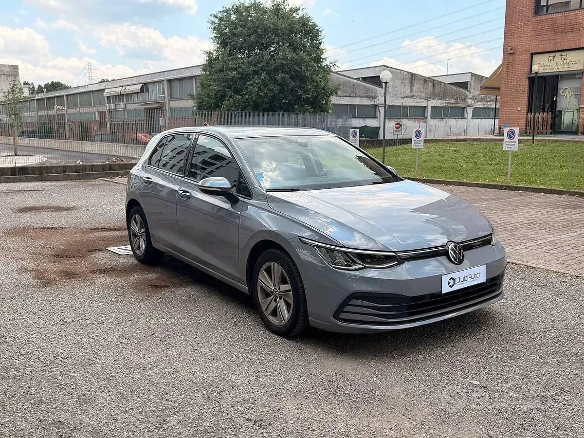 Usata VW Golf VIII Life 116 CV (85 kW) 2022 Grigio Berlina