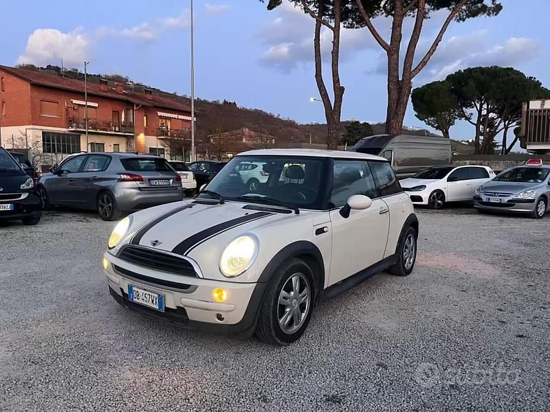 Begagnad Mini ONE 88 HK (64 kW) 2006 Beige Halvkombi