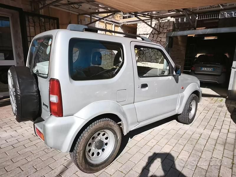 Usata Suzuki Jimny 81 CV (59 kW) 2000 Grigio SUV