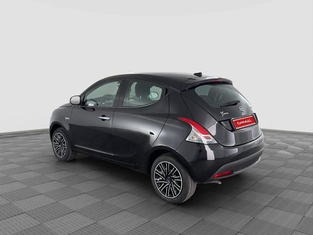 Usata Lancia Ypsilon Silver 69 CV (50 kW) 2023 Nero vulcano Utilitaria
