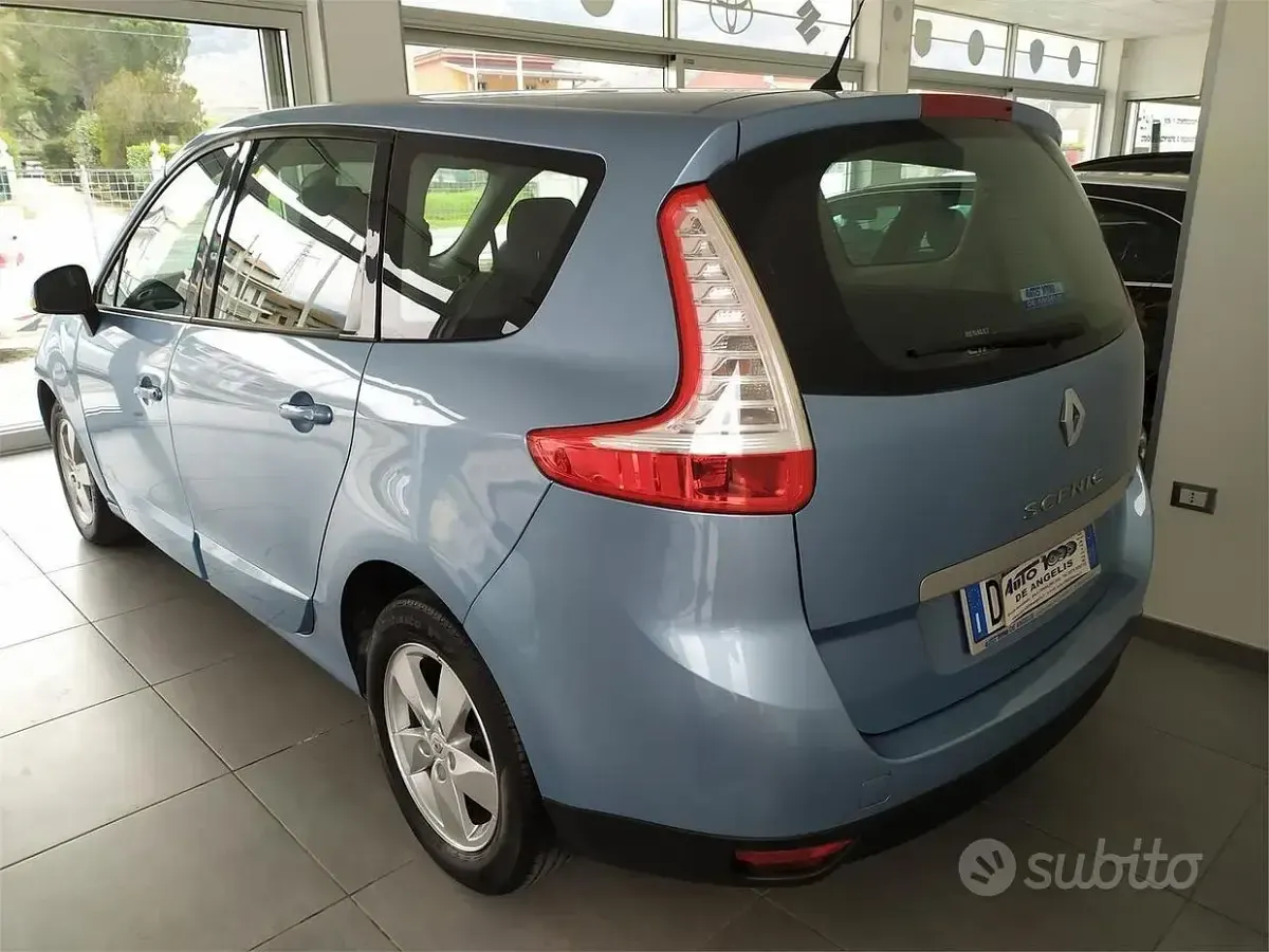 Usata Renault Scénic III 110 CV (80 kW) 2010 Blu Monovolume