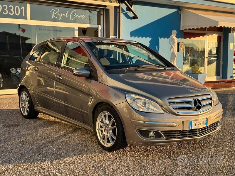 Usata Mercedes B200 140 CV (102 kW) 2005 Grigio Monovolume