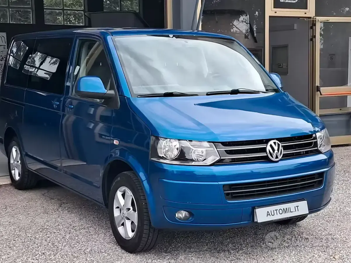Usata VW Multivan Startline 140 CV (102 kW) 2010 Blu Monovolume