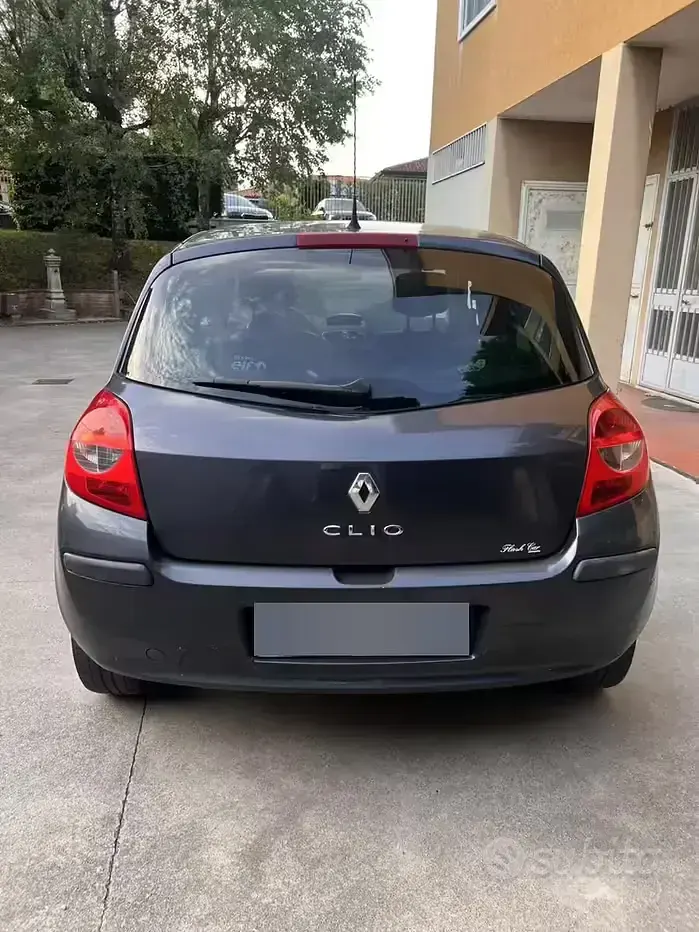 Usata Renault Clio II 75 CV (55 kW) 2009 Grigio Berlina