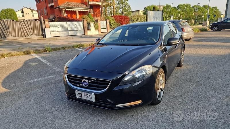 Usata Volvo V40 Ocean Race 150 CV (110 kW) 2014 Nero Station wagon