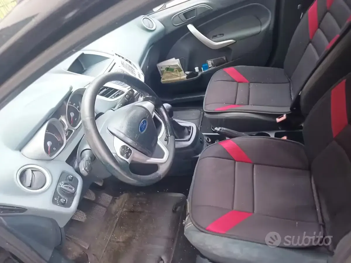 Usata Ford Fiesta 97 CV (71 kW) 2010 Nero Berlina