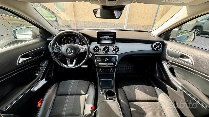 Usata Mercedes GLA200 136 CV (100 kW) 2017 Grigio SUV