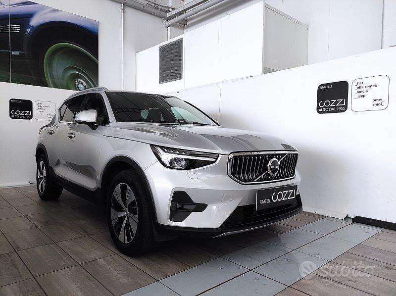 Usata Volvo XC40 Core 129 CV (94 kW) 2022 Grigio SUV