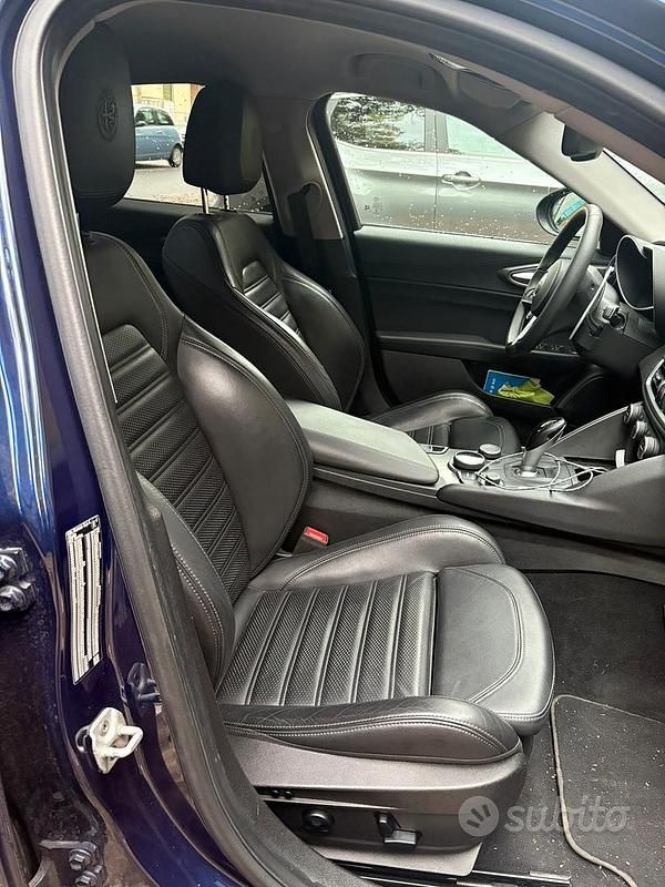 Usata Alfa Romeo Giulia Veloce 210 CV (154 kW) 2019 Blu Berlina