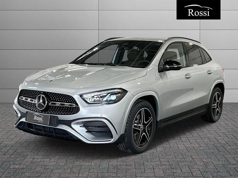 Bianco Nuova 2025 Mercedes GLA200 SUV | 52.300 € (Cara) - Immagine 1/4