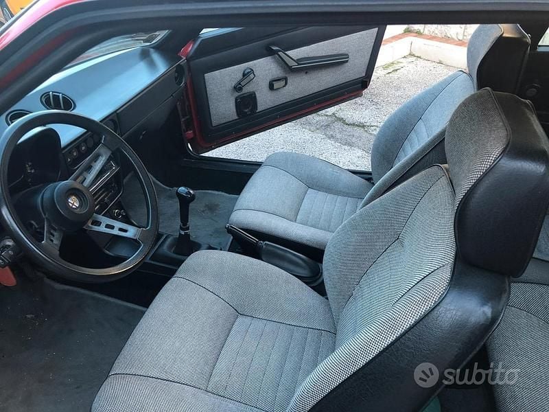Usata Alfa Romeo Sprint 86 CV (63 kW) 1988 Rosso Coupé