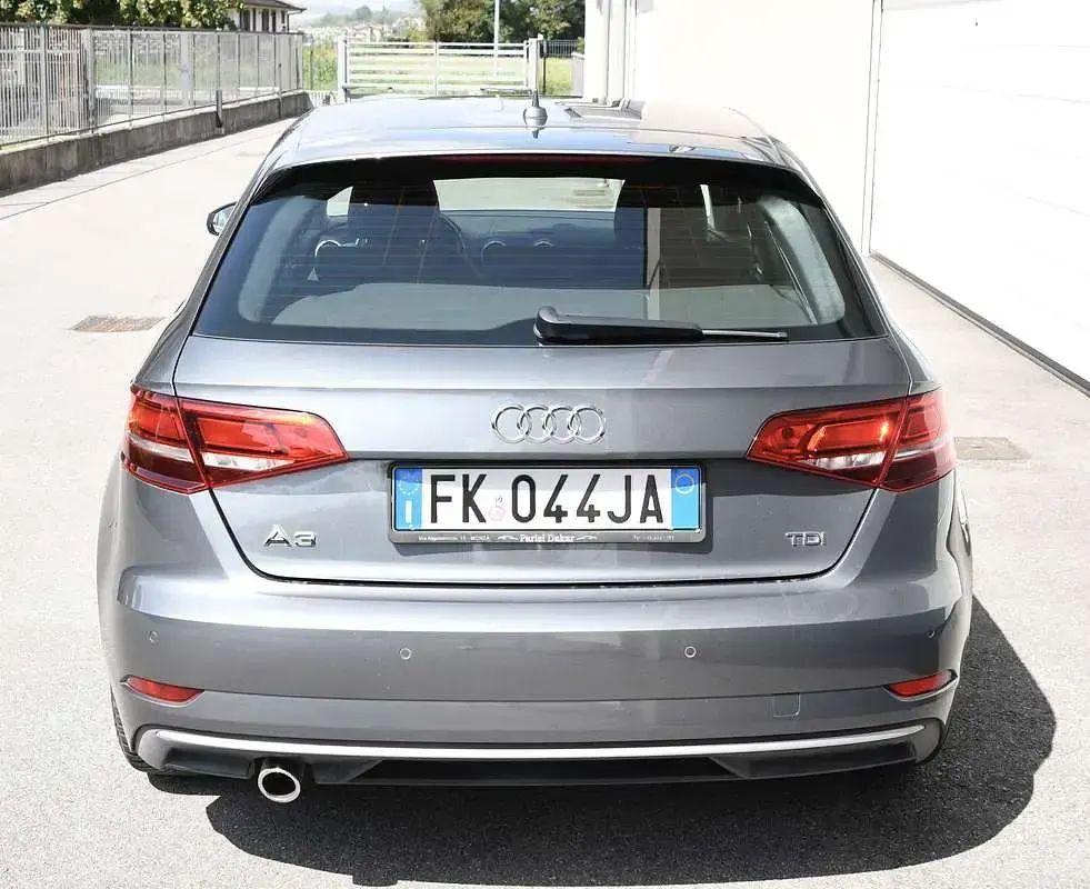Usata Audi A3 Sport 110 CV (80 kW) 2017 Grigio Berlina