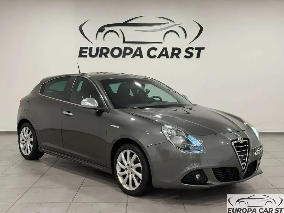 Usata Alfa Romeo Giulietta Exclusive 140 CV (102 kW) 2012 Grigio Utilitaria