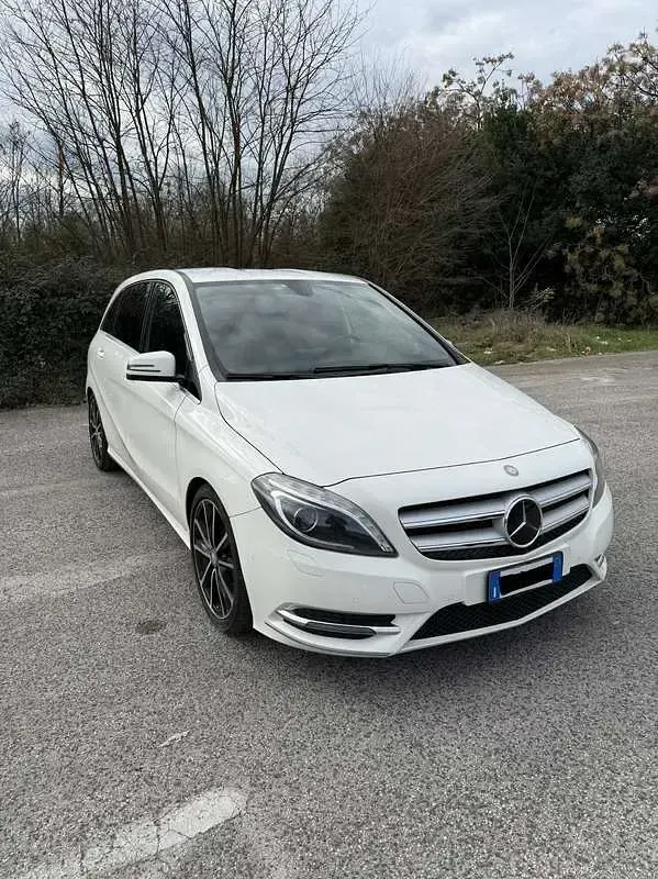 Usata Mercedes B200 Premium 136 CV (100 kW) 2012 Utilitaria