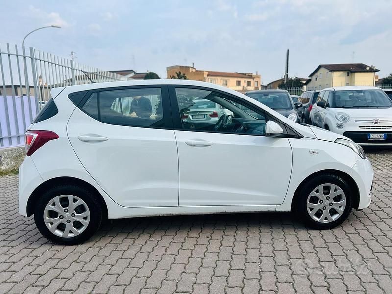 Usata Hyundai i10 Edition 68 CV (50 kW) 2016 Bianco Utilitaria
